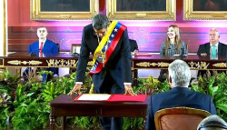 Nicol&aacute;s Maduro toma posesi&oacute;n como presidente de Venezuela pese a perder las elecciones en una gran mascarada