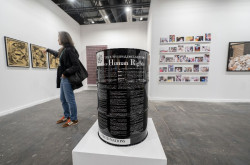 Nombres propios en ARCO: Eugenio Merino con `Barril de derechos` o Ram&oacute;n Mateos con `Fortaleza europea`