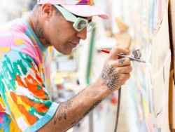 Okuda presenta el jueves el `Museo del Kolor` que abrir&aacute; en el Palacio Cortiguera de Santander