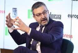 Pacientes reclaman al Ministerio de Sanidad un decreto de precios que garantice el acceso equitativo a los medicamentos