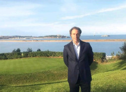 Pedro Navedo Director del Real Club de Golf de Pedre&ntilde;a recibe una beca de la asociaci&oacute;n europea de gerentes de CLUBES