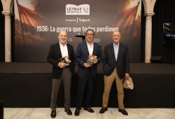 P&eacute;rez-Reverte inaugura `1936: La guerra que todos perdimos`: "Si no podemos hablar de qu&eacute; pas&oacute;, tenemos un problema"