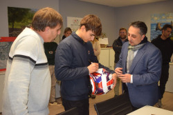 Pi&eacute;lagos felicita al piloto Brian Uriarte, vecino del municipio, por su victoria en el Mundial de Moto3