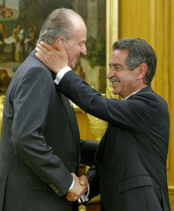 ¡Qué asesores tan malos tiene el rey Juan Carlos l para situarse frente al cañón mediático de Napoleón Revilla.