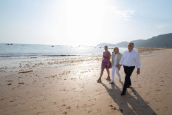  Recogidas más de 1.600 toneladas de algas asiáticas en las playas de Noja en tres días