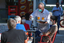 Restaurantes y bares piden modificar las condiciones de apertura al considerar un "error" el criterio de aforo