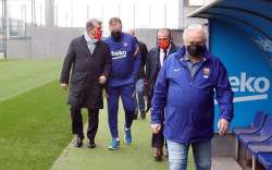 Ronald Koeman sigue como entrenador del Bar&ccedil;a hasta 2022
