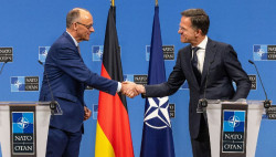 Rutte le dice a S&aacute;nchez superar el umbral del 2% e "incrementar de verdad" el gasto en defensa