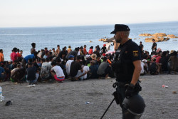 S&aacute;nchez divide a los invasores de Ceuta en subsaharianos y  marroqu&iacute;es