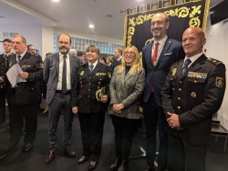  Torrelavega distingue a la Polic&iacute;a Nacional por su bicentenario y su labor "esencial"