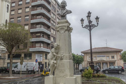 Torrelavega recupera la fuente y el busto del doctor Adolfo Ruiz de Rebolledo