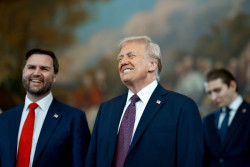 Trump corrige a Vance y recalca que la prioridad de EEUU es "evitar que Ir&aacute;n posea armas nucleares"