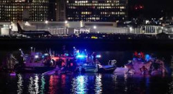 Un avi&oacute;n con 64 personas a bordo y un helic&oacute;ptero militar chocan en Washington (EEUU)