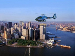 Un helic&oacute;ptero tur&iacute;stico se estrella en el r&iacute;o Hudson de la ciudad de Nueva York (EEUU) con una familia de Barcelona