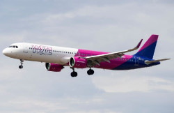  Un problema t&eacute;cnico retrasa m&aacute;s de dos horas y media la llegada del vuelo desde Tirana