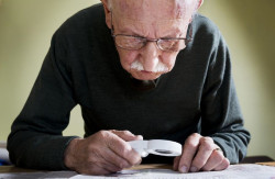 Una de cada cinco personas mayores de 75 a&ntilde;os no puede pagar ayudas para mejorar su visi&oacute;n, seg&uacute;n un informe