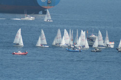 Una vez m&aacute;s, Eolo fue el protagonista, haci&eacute;ndose esperar durante horas en el Abra del Sardinero, sin llegar a hacer acto de presencia.