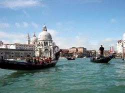 Venecia vuelve a aplicar la tasa tur&iacute;stica este a&ntilde;o y duplica su precio para reservas con poca antelaci&oacute;n
