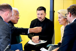 Von der Leyen garantiza a Zelenski la plena cooperaci&oacute;n de la UE durante las conversaciones de paz con EEUU