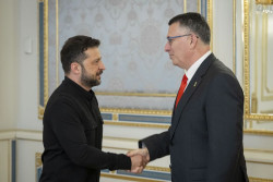 Zelenski aborda con el ministro de Exteriores israel&iacute; la defensa a&eacute;rea de Ucrania
