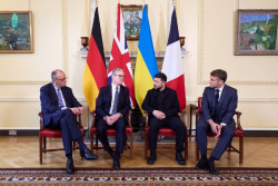 Zelenski se re&uacute;ne con Starmer, Macron y Merz para garantizar una "seguridad real" para Ucrania